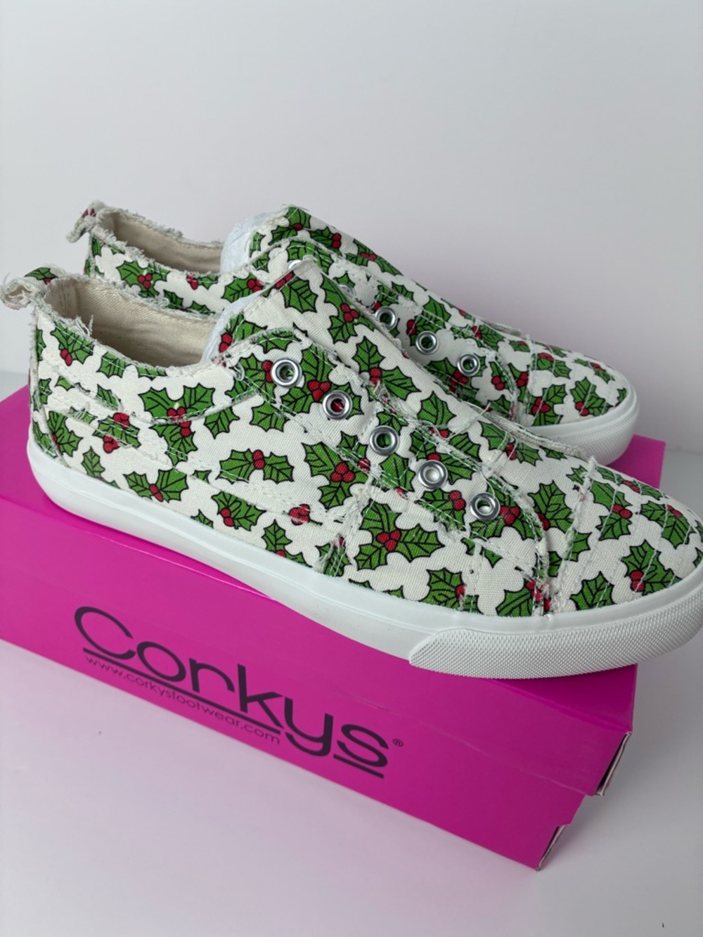 Corkys Holly Slip-On Sneaker - Christmas Mistletoe Red Green Women’s Size 8